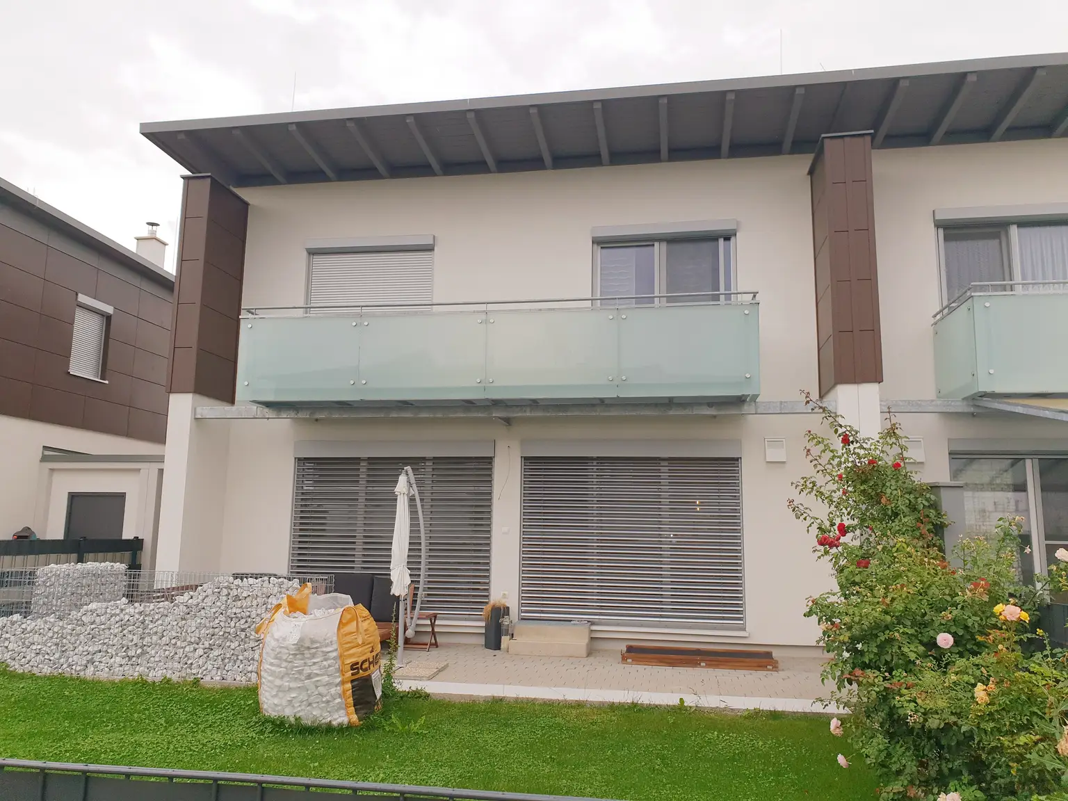 Neuwertige Doppelhaushälfte zu vermieten!