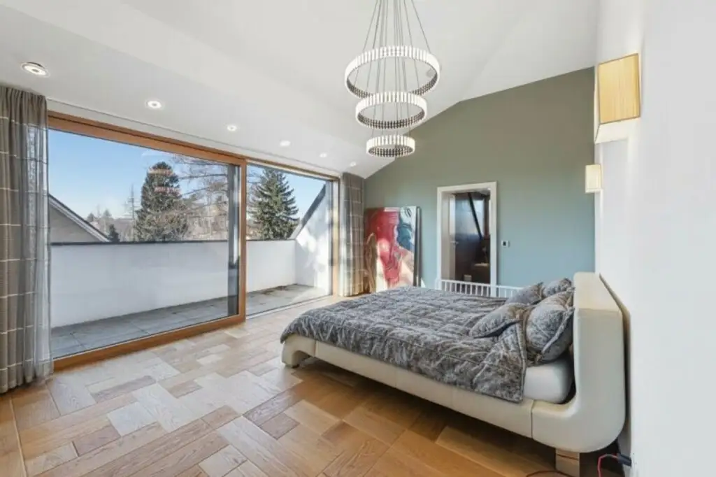 Großzügige High-End-Familienvilla der Extraklasse.