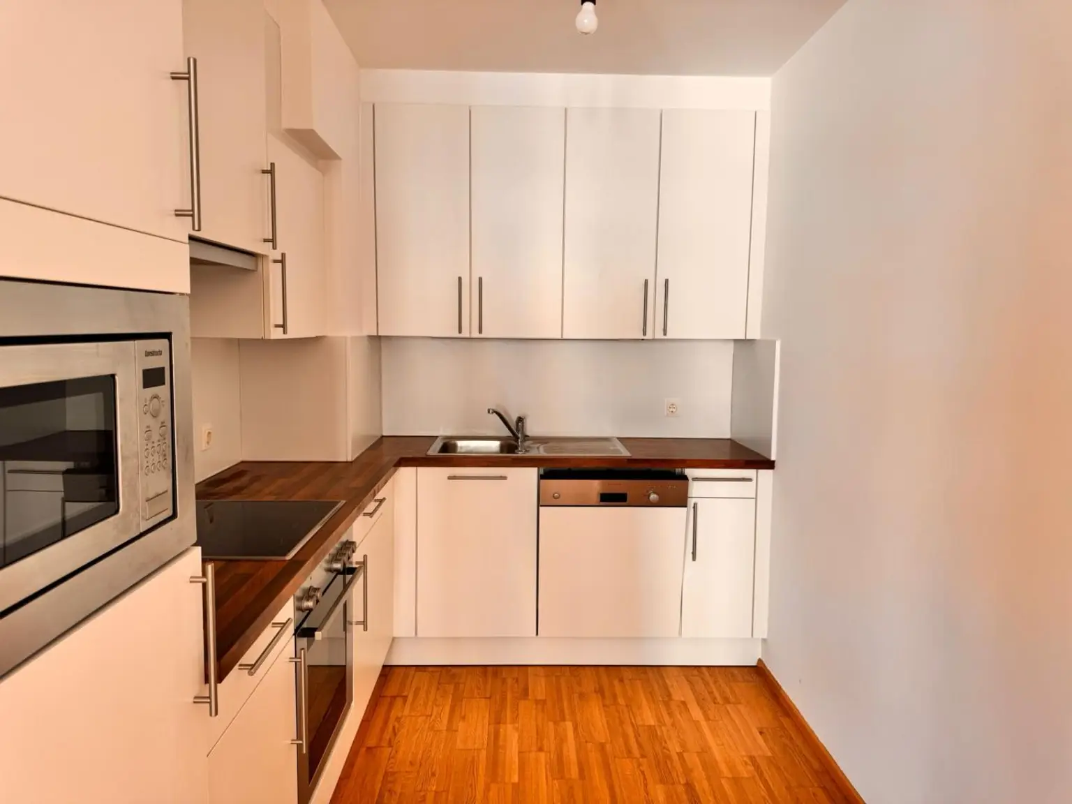 IHR NEUES ZUHAUSE MODERN; HELL; HOCHWERTIG