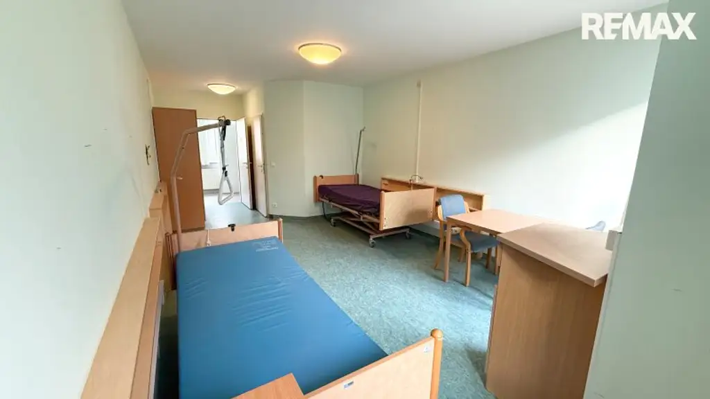 Ehemaliges Seniorenheim, gewerbliche Widmung, große Dachterrasse & 16 Garagen in Wiener Neustadt – Top Chance!