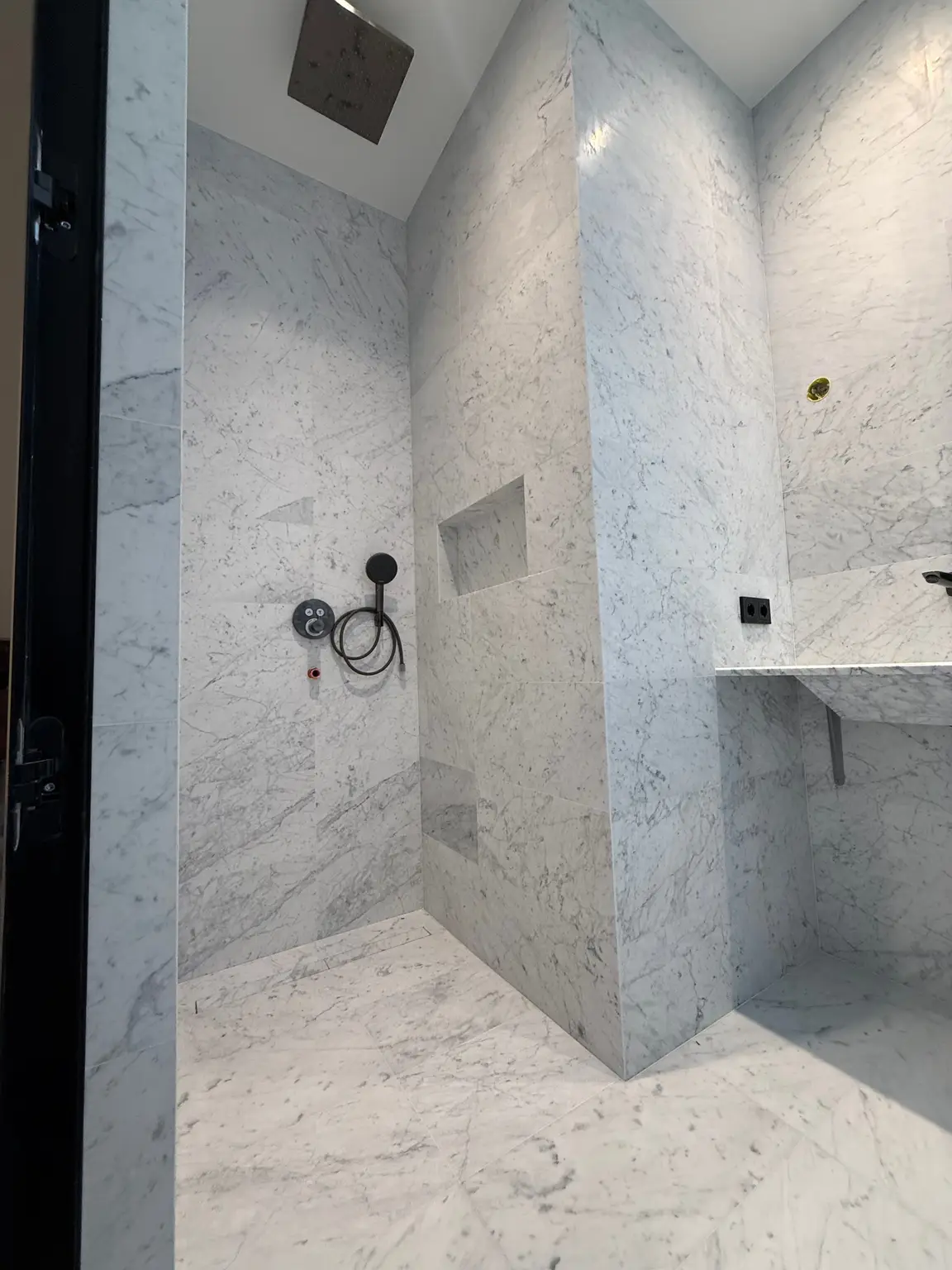 Exklusives Dachgeschoss mit großer Terrasse nahe Schönbrunn – Erstbezug mit hochwertiger Ausstattung