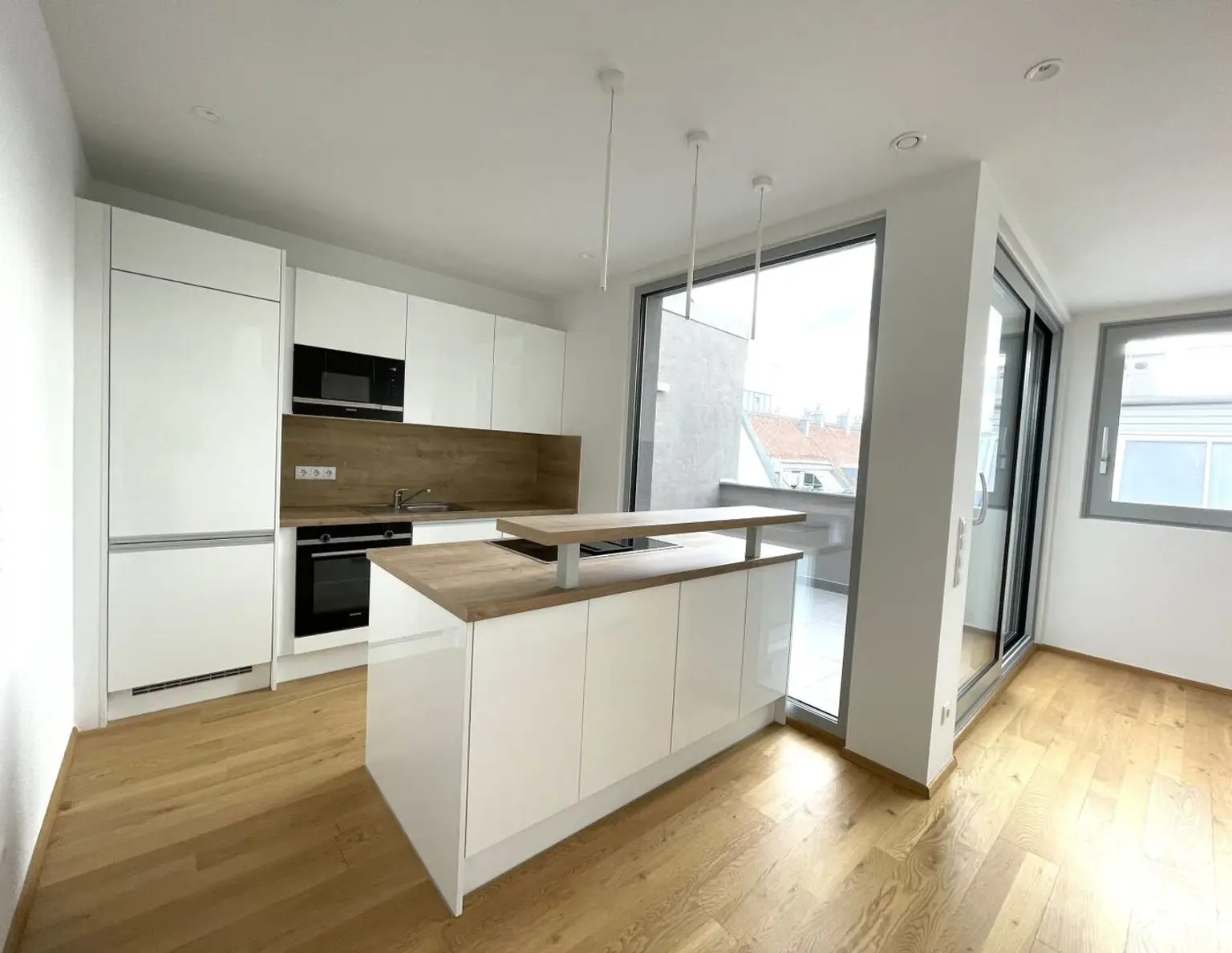 Top-sanierte Luxus-Maisonette auf zwei Etagen in zentraler Lage - 132m² Dachgeschosswohnung mit 3 Terrassen und 2 Bädern