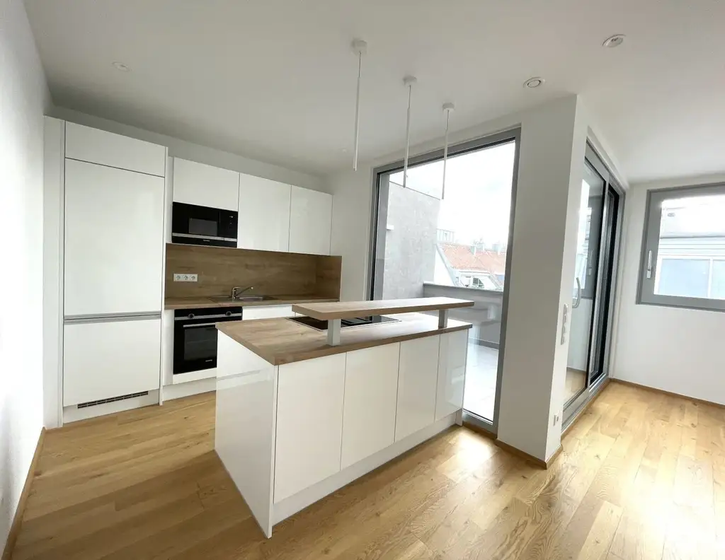 Top-sanierte Luxus-Maisonette auf zwei Etagen in zentraler Lage - 132m² Dachgeschosswohnung mit 3 Terrassen und 2 Bädern