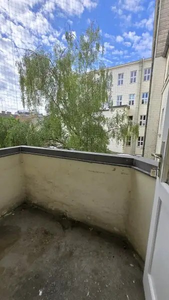2-Zimmer-Wohnung in brauchbarem Zustand (Sanierungsbedarf!) - Balkon+Hofausrichtung - 3.Stock OHNE Lift