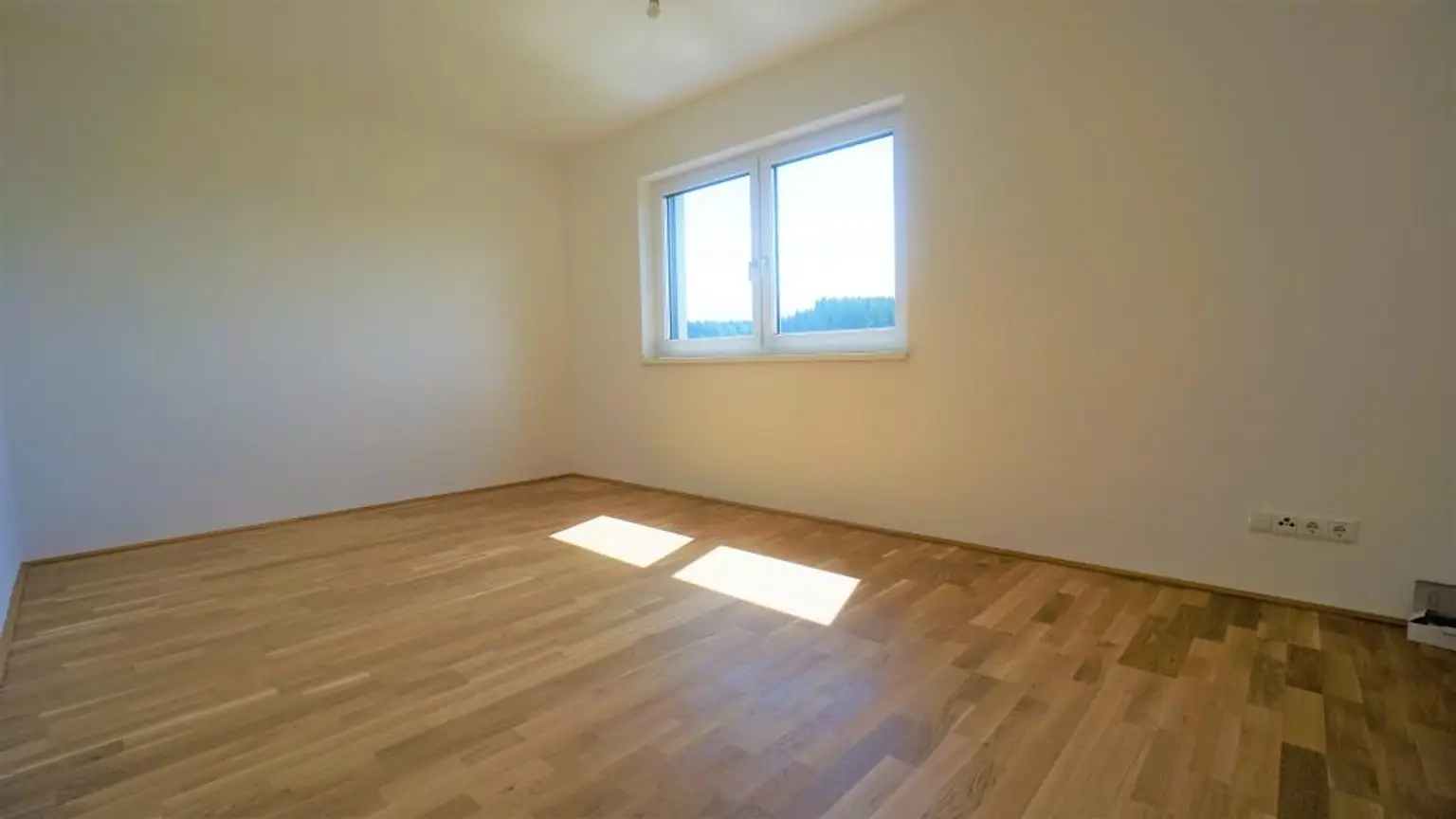 Beeindruckende 3 Zimmerwohnung mit großer Dachterrasse, Carportplatz und Stellplatz