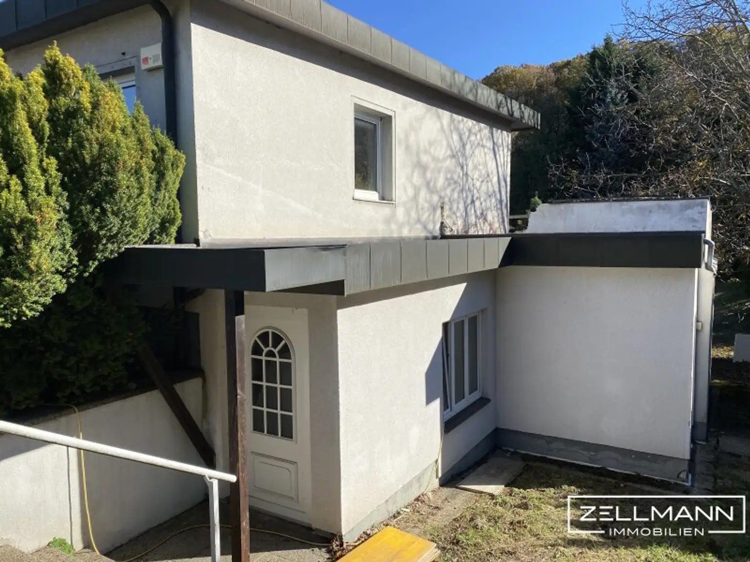 Ein Ort mit Perspektive – Sonniges Grundstück mit entkerntem Bestandsgebäude in Breitenfurt | ZELLMANN IMMOBILIEN