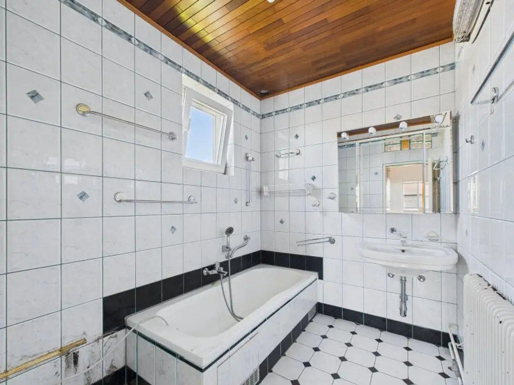 6-Zimmer Einfamilienhaus in Strasshof an der Nordbahn | 810 m² großes Grundstück mit Pool