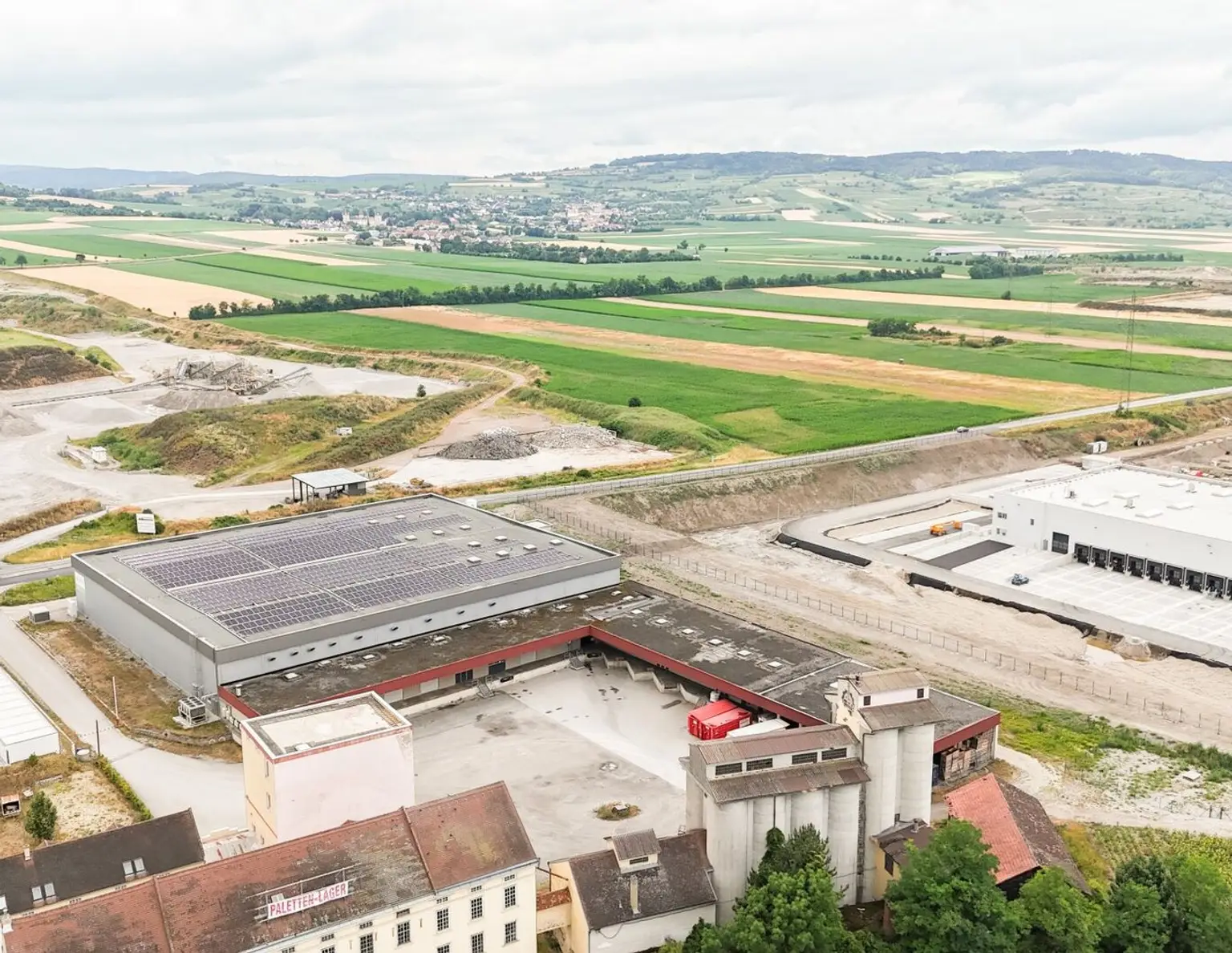 MIETPREIS INKL. KÜHLKOSTEN - LEBENSMITTEL TAUGLICHES UND ZERTIFIZIERTES KÜHLLAGER AN S33 - CA. 1.881,60 m² - LKW RAMPE - LKW STELLPLATZ - IN HERZOGENBURG