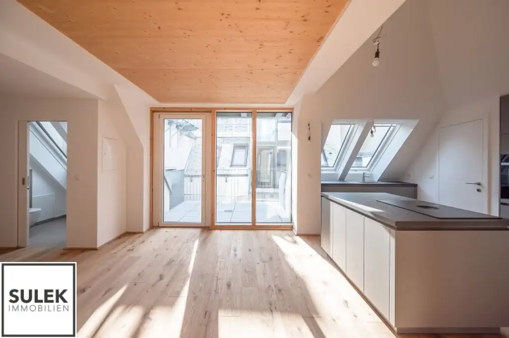 Erstbezug mit weitläufigem & lichtdurchfluteten Wohnbereich, sowie 2 hofseitigen Freiflächen