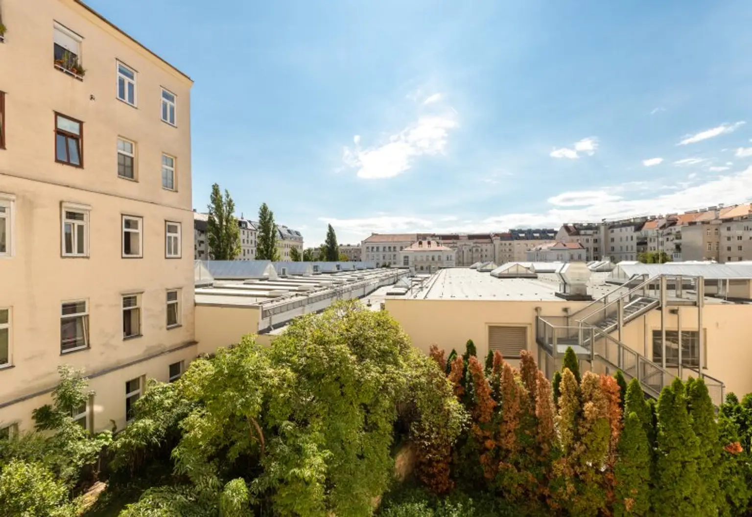 TOP ANGEBOT! Helle 3-Zi.-Altbauwohnung mit zukünftigen Balkon!