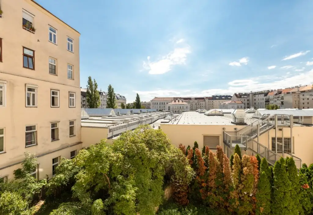 TOP ANGEBOT! Helle 3-Zi.-Altbauwohnung mit zukünftigen Balkon!