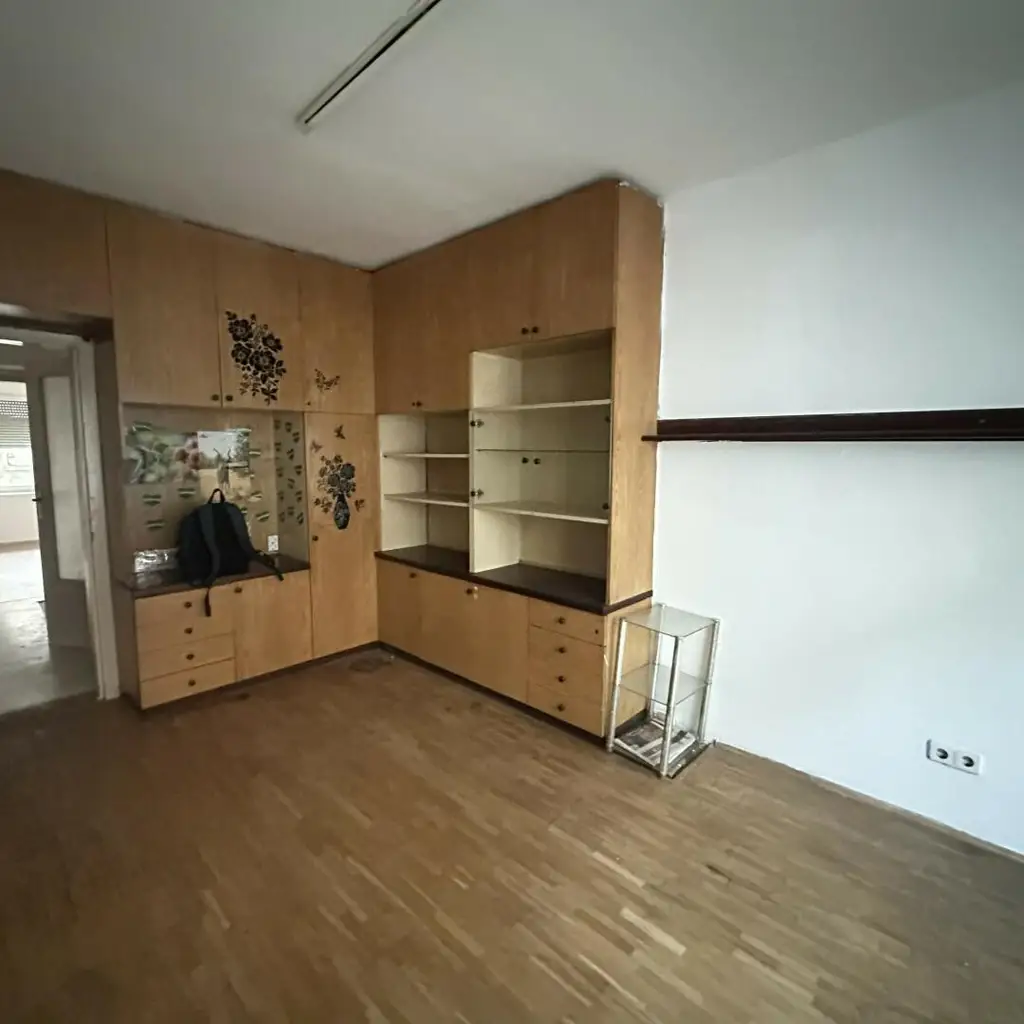 Sanierungsbedürftige 4 Zimmer Wohnung mit Potential