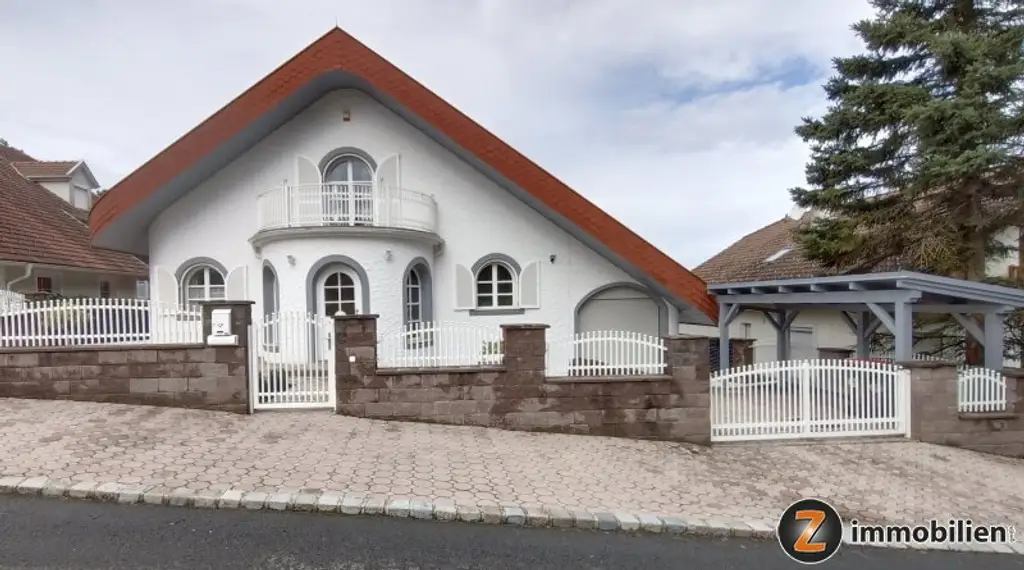 Wunderschöne Villa in exklusiver Bauausführung und Einrichtung
