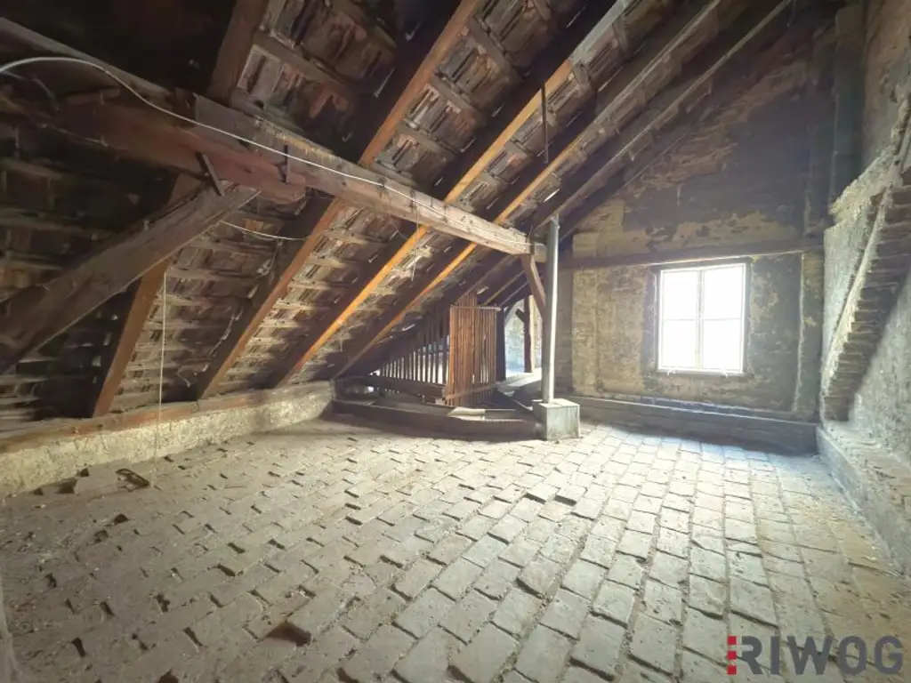 Baubewilligter Rohdachboden nahe U3