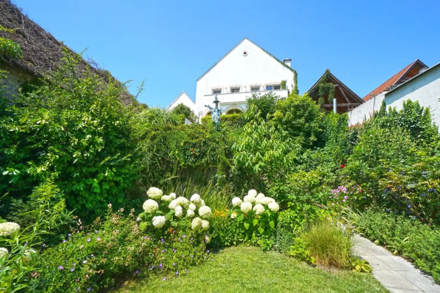 Einmalig! Stilvolle Premium-Residenz mit altem Weinhaus am Neusiedler See