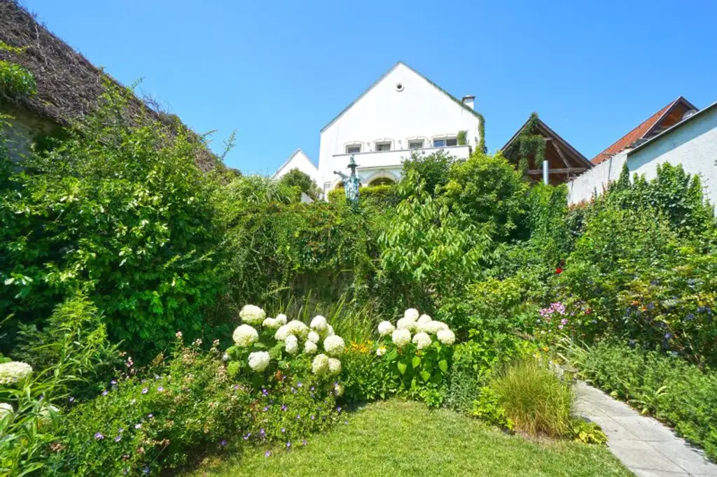 Einmalig! Stilvolle Premium-Residenz mit altem Weinhaus am Neusiedler See