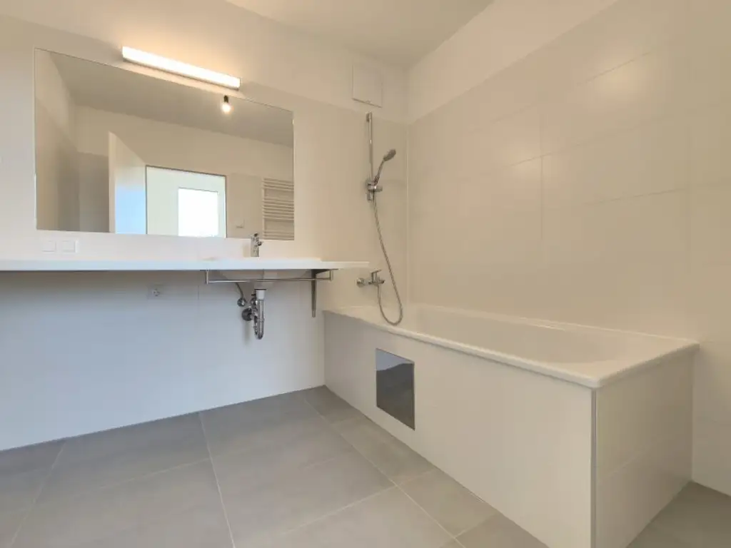 Exklusive 2-Zimmer-Dachgeschosswohnung mit Süd/West-Terrasse – Erstbezug in Toplage Nahe U1 Kagran, Donau Zentrum & Alter Donau