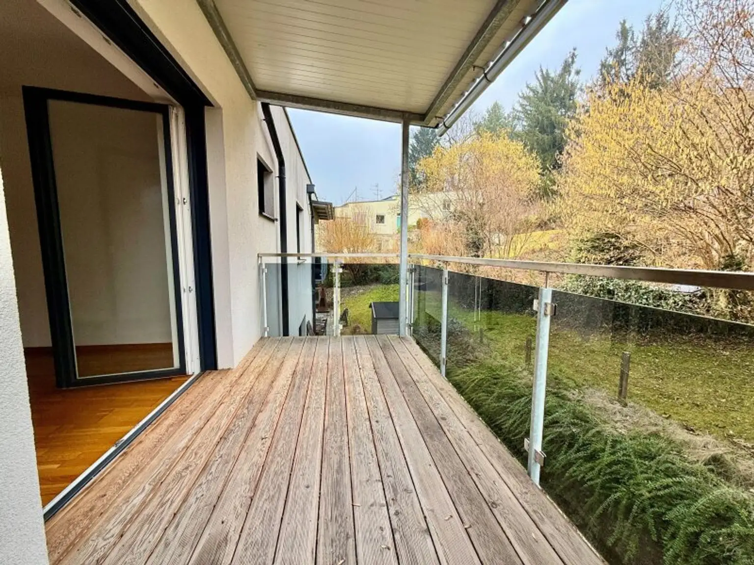 FUßE VOM RUCKERLBERG I DIREKT AM LEONHARDBACH I LKH NÄHE I SÜD-TERRASSE I SACKSTRAßE I ABSOLUTE RUHELAGE I MODERNER GRUNDRISS I EXKLUSIVER NEUBAU I TIEFGARAGE I AB SOFORT VERFÜGBAR I