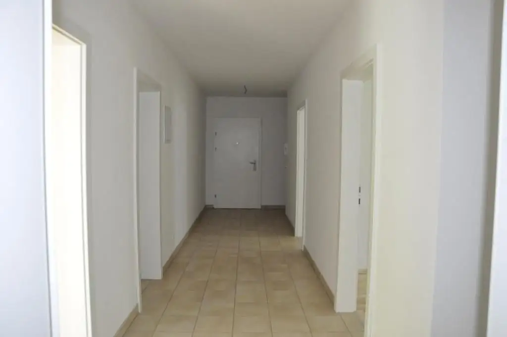 Moderne 4-Zimmer-Wohnung mit Eigengarten, in zentraler Lage und absoluter Seenähe!