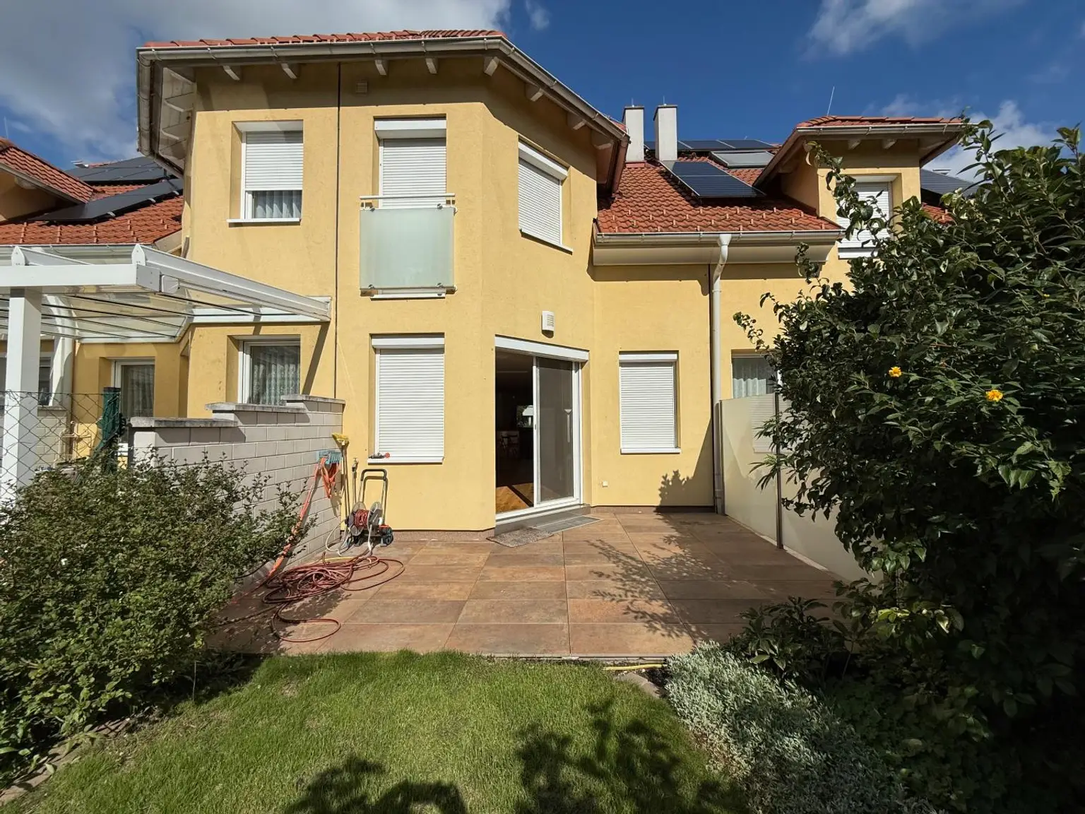 4- Zimmer Familienhit mit zwei Stellplätzen und Garten
