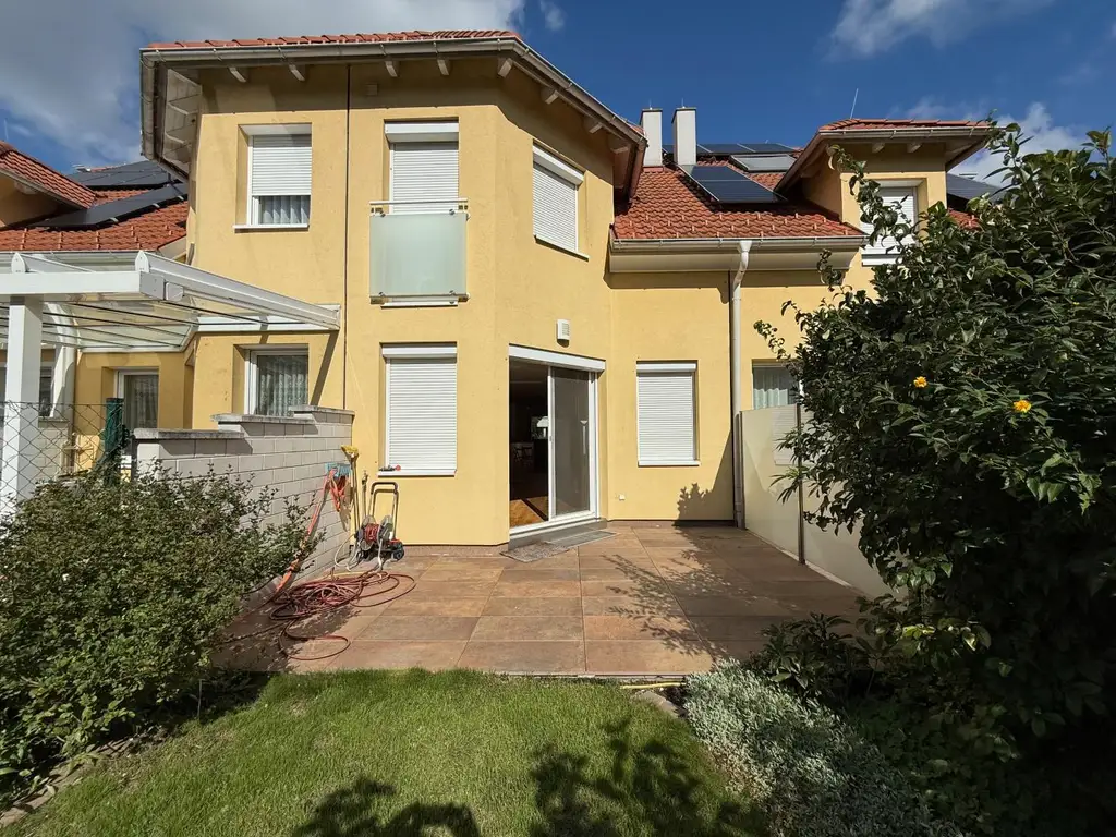 4- Zimmer Familienhit mit zwei Stellplätzen und Garten