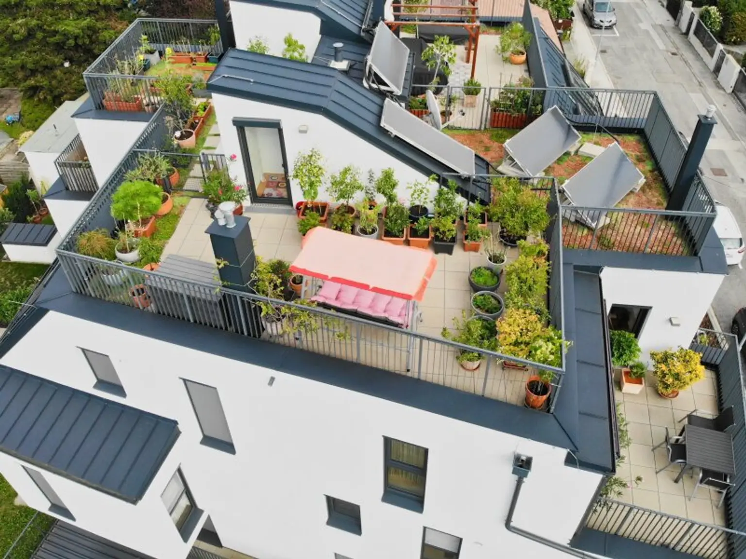 Exklusive 4-Zimmer Dachgeschosswohnung | private 39 m² Dachterrasse & Terrasse auf Wohnebene | Klimaanlage