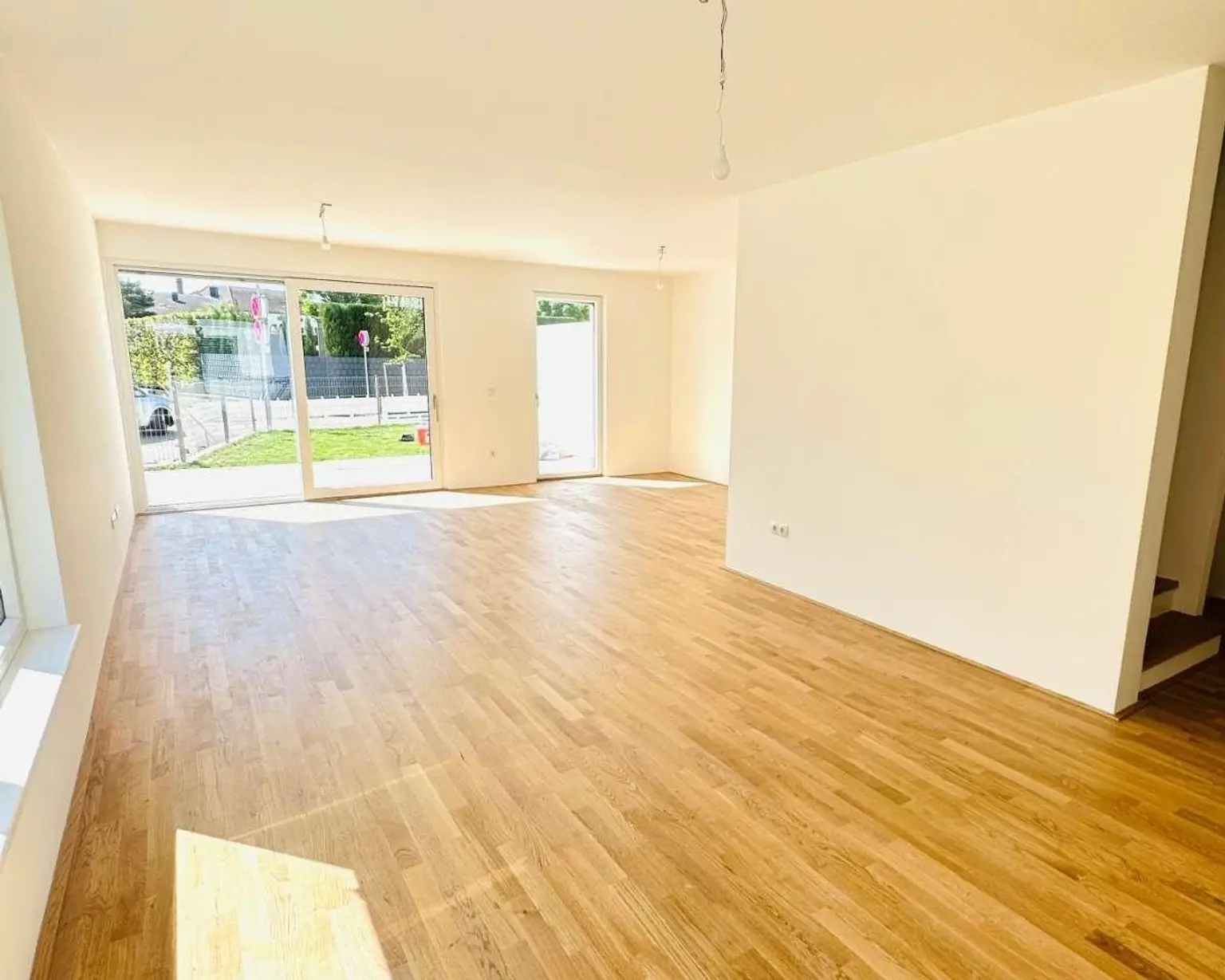 "Nur noch eine Einheit! Luxus-Doppelhaus mit Tiefgarage, Keller, Dachterrasse & Smart-Home - auf Eigengrund!"</"