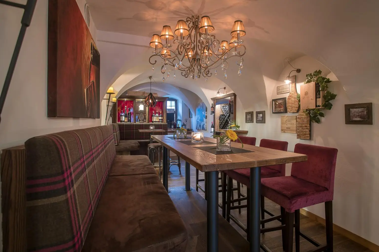 "Wein trifft Kaffee" – Erfolgreiches Lokal mit besonderem Ambiente - zur Sofortübernahme!
