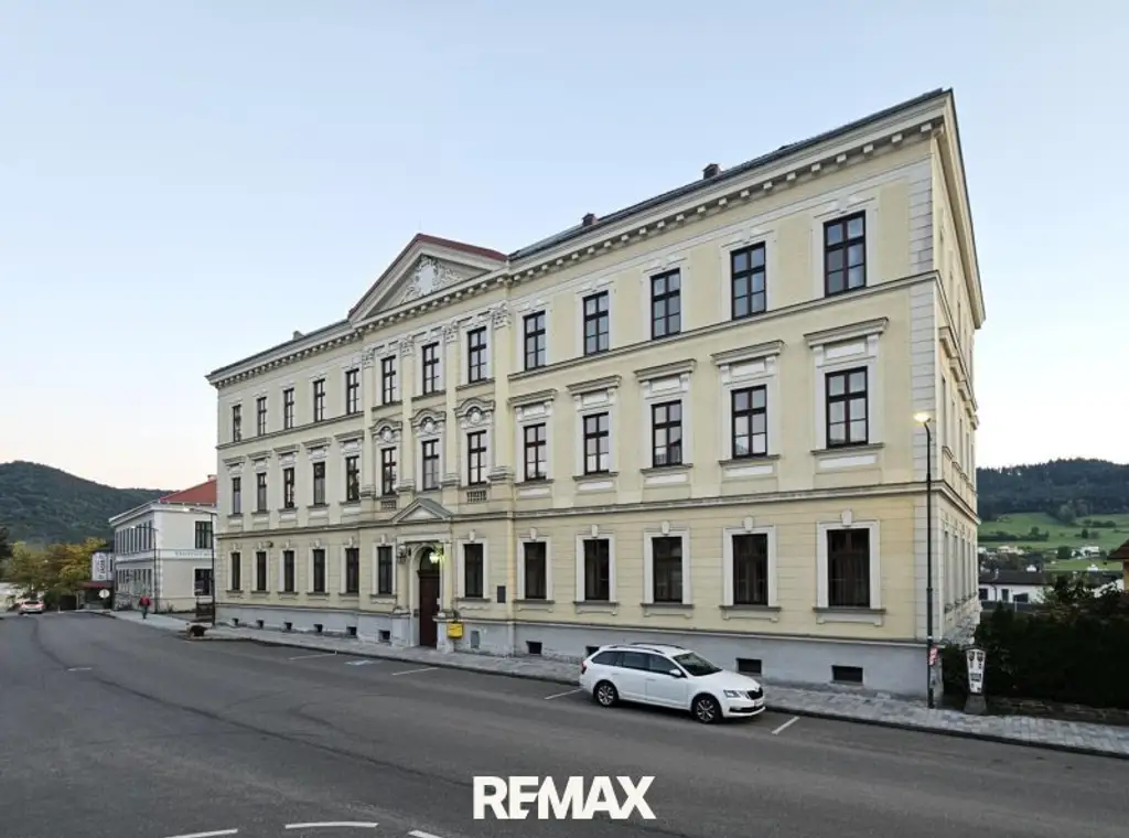 Charakteristisches Zinshaus im Ortszentrum