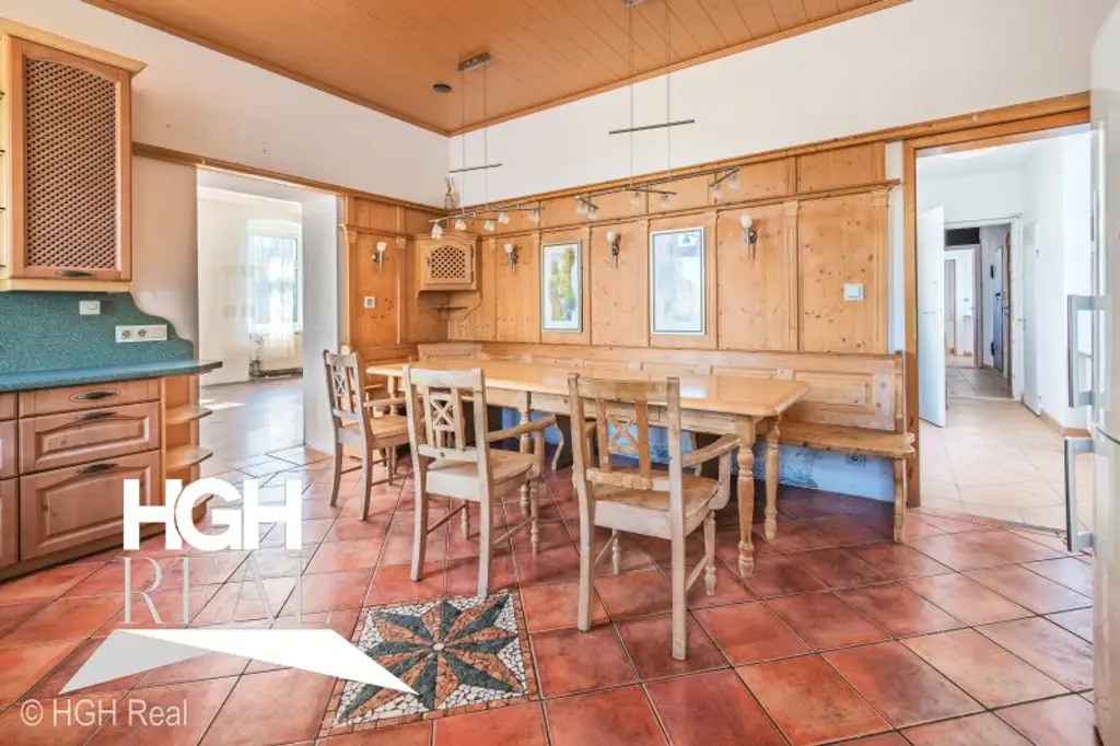 2325 Himberg Großes Grundstück mit heller beheizter HALLE, Außenfläche und bestandsfreiem Mehrparteienhaus mitten in Himberg