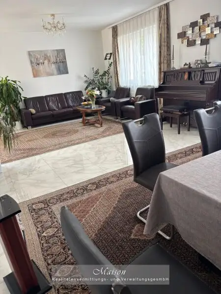 NEUWERTIGES EINFAMILIENHAUS AUF WUNDERSCHÖNEN GRUNDSTÜCK IN SONNIGER, RUHIGER SIEDLUNGSLAGE