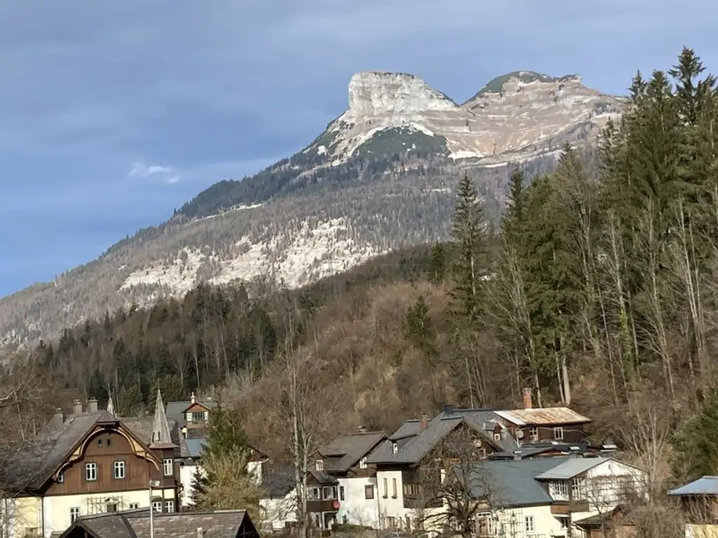 IM KAISERLICHEN STIL: SCHLOSSARTIGE VILLA IM SALZKAMMERGUT