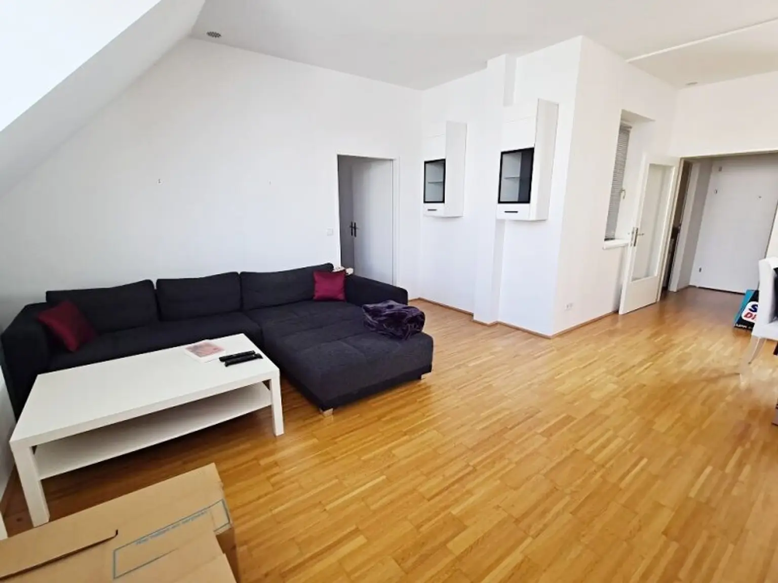 TERRASSENHIT, U1-NÄHE, 84 m2 Dachgeschoß mit 30 m2 Terrasse, 2 Zimmer, Wohnküche, 2 Bäder, Parketten, Viktorgasse