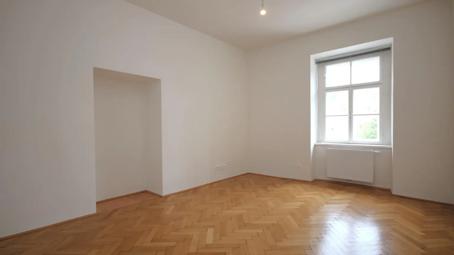 Erstbezug nach umfassender Sanierung: Sonnige Altbauwohnung am Hauptplatz Frohnleiten