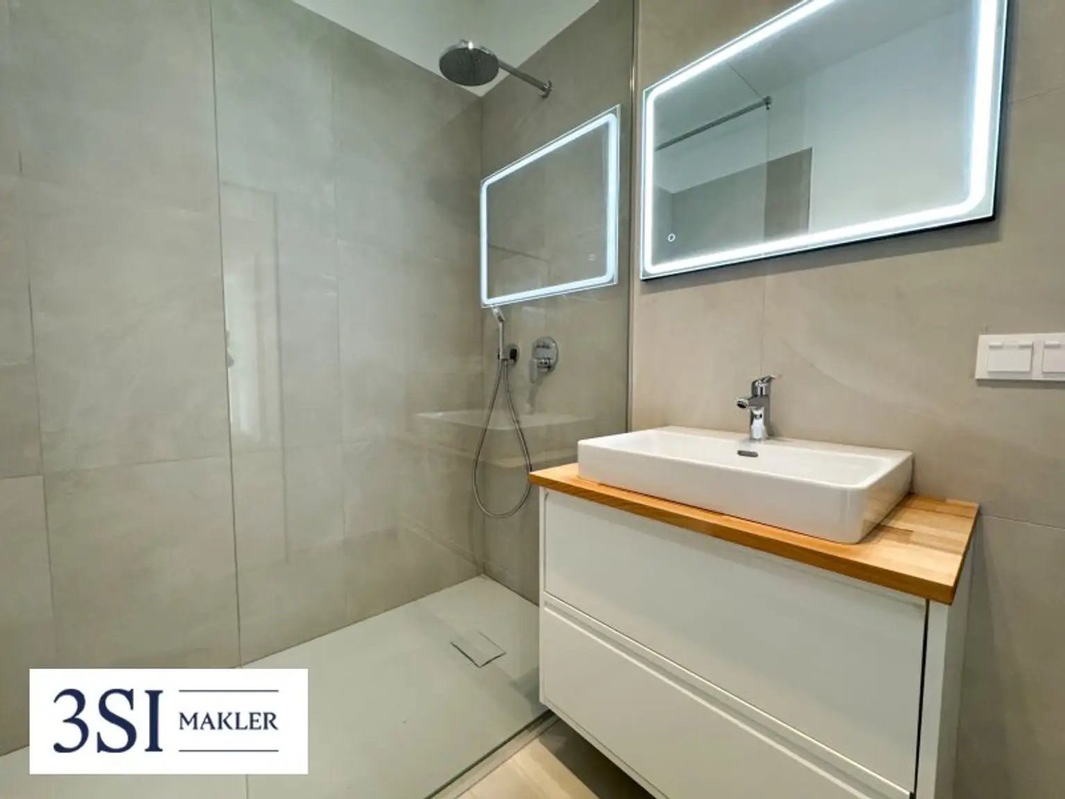 Top sanierte Dachgeschoßwohnung mit Terrasse und Grünblick – Nahe Kutschkermarkt