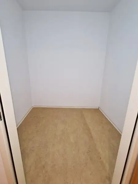 BUCHENGASSE, U1-NÄHE, 57 m2 Neubau mit 10 m2 Terrasse, 2 Zimmer, Komplettküche, Wannenbad, Parketten, 1. Liftstock