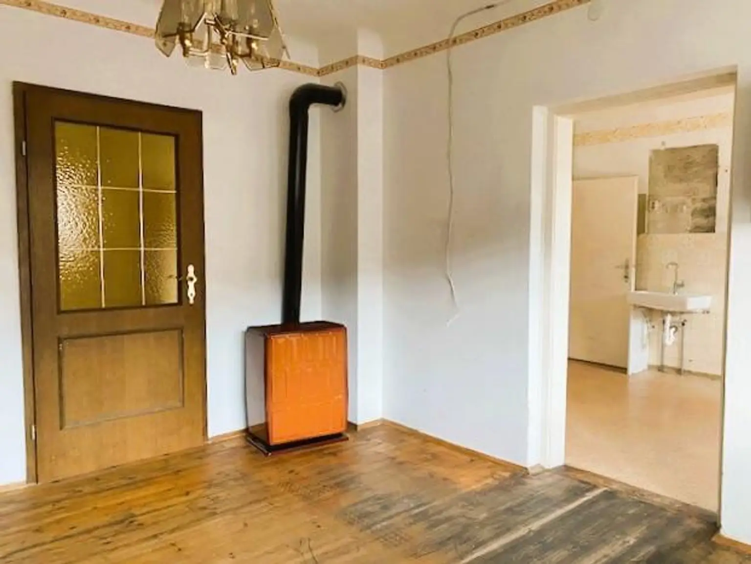 Einfamilienhaus am Stadtrand von Gloggnitz! Garten und romantisches Nebengebäude!