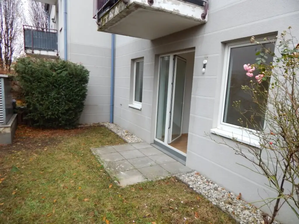 "PROVISIONSFREI" Helle und ruhige Garten-/Terrassenwohnung mit Tiefgaragenplatz