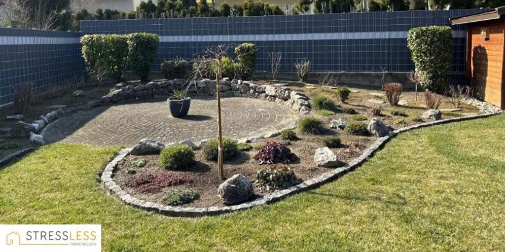 Großzügig geschnittenes Ein- / Zweifamilienhaus nur 3 Minuten vor der Wiener Stadtgrenze!