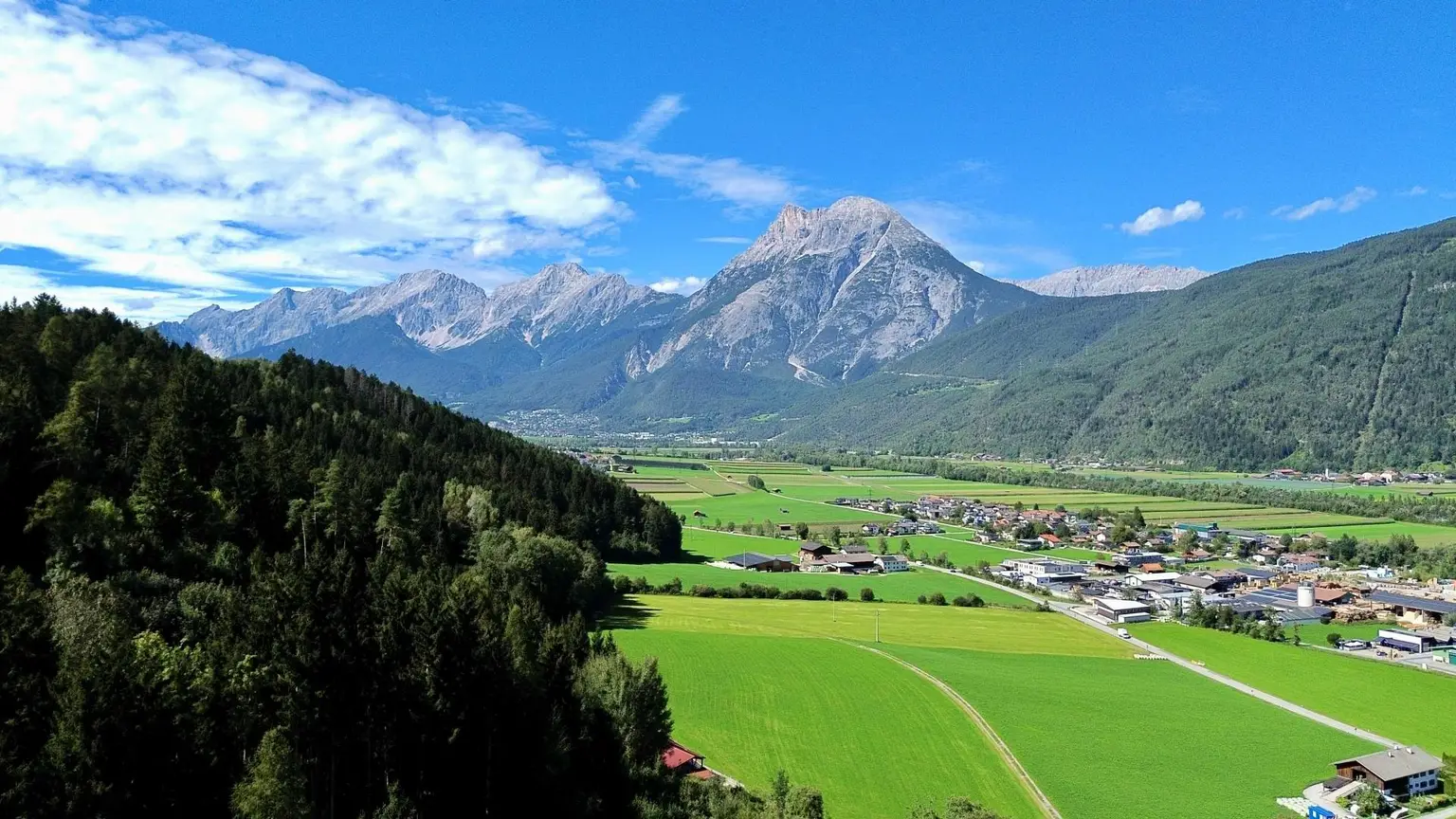 Sonniges Baugrundstück in Polling