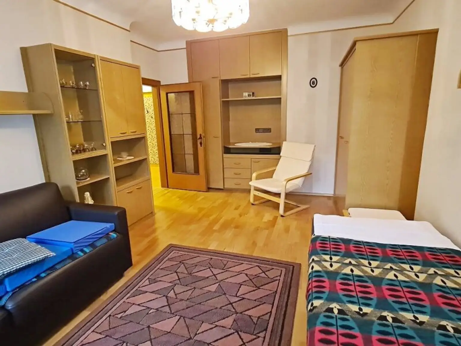 FAMILIENHIT, ENKPLATZ, gepflegte 113 m2 Neubau mit Loggia, 4 Zimmer, Küche, 2 Bäder, teilmöbliert, 3. Liftstock, U3-Nähe