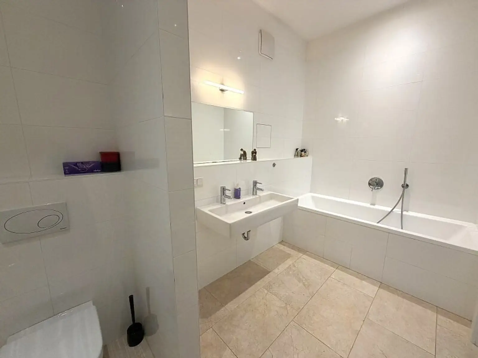 Wannenbad mit Toilette