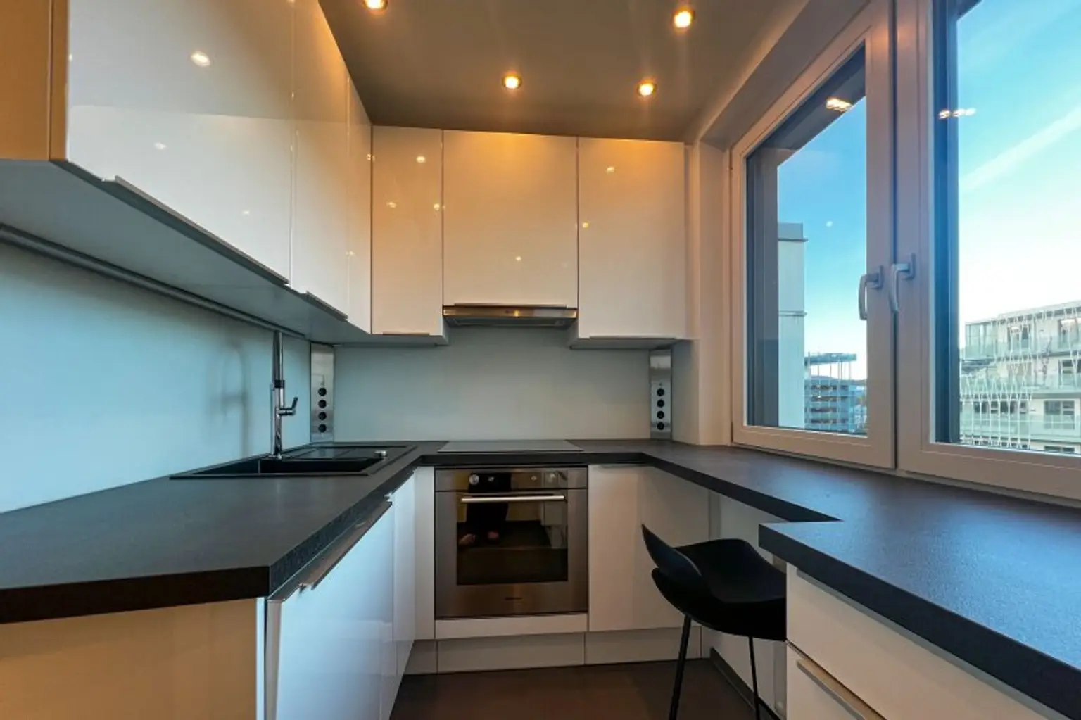 Koffer packen & einziehen! Neuwertige 1,5-Zimmer-Wohnung nahe Bahnhof Hütteldorf