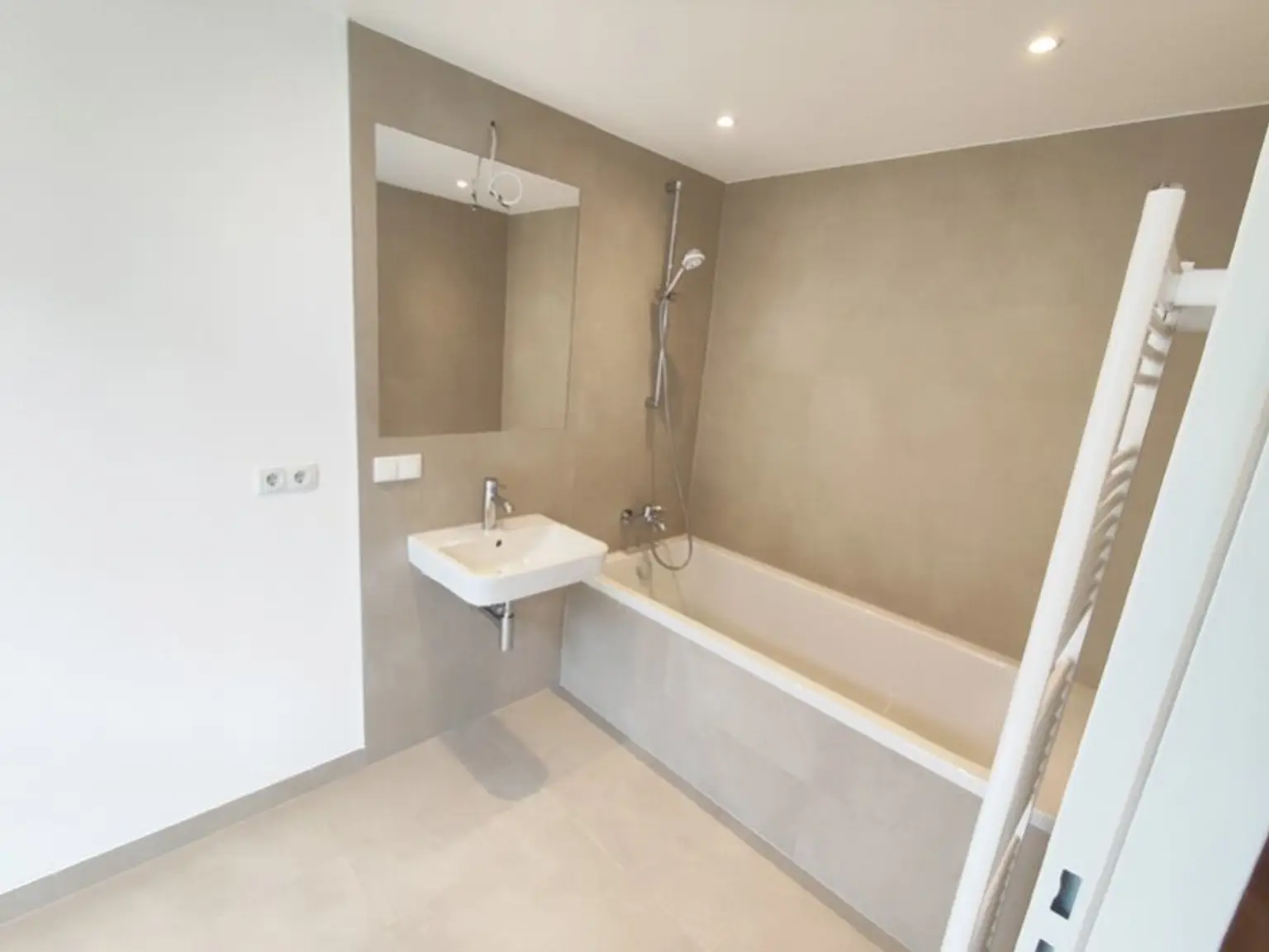 Arndtstraße! Neubau 2-Zimmer-Erstbezug mit Balkon im 4. Liftstock - Top48