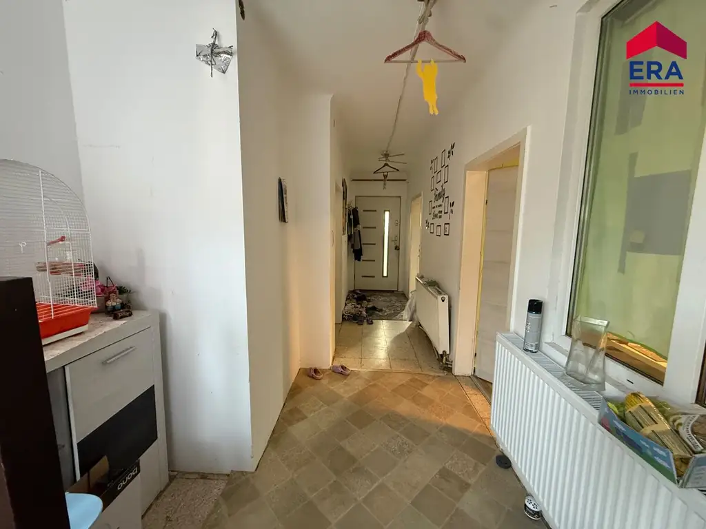 NEU: Viel Platz für Familie, Hobby und Werkstatt – Einfamilienhaus mit 4 Garagen und neuem Dach