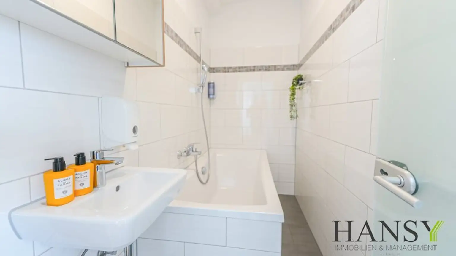 Voll möblierte Maisonette mit großer Terrasse & viel Platz – Dachgeschosswohnung in Toplage!