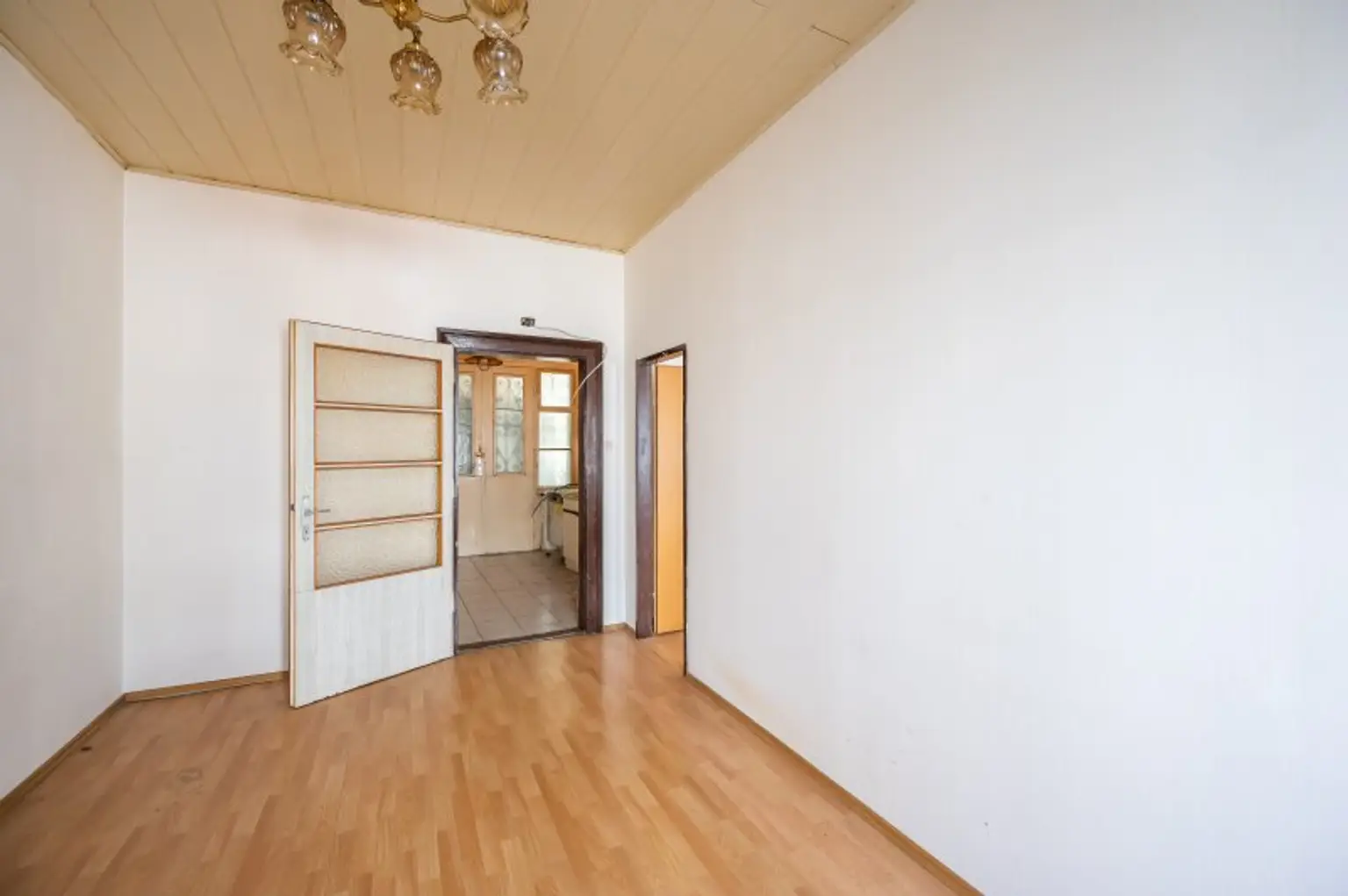 ++NEU++ Sanierungsbedürftige 2-Zimmer Altbau-Wohnung