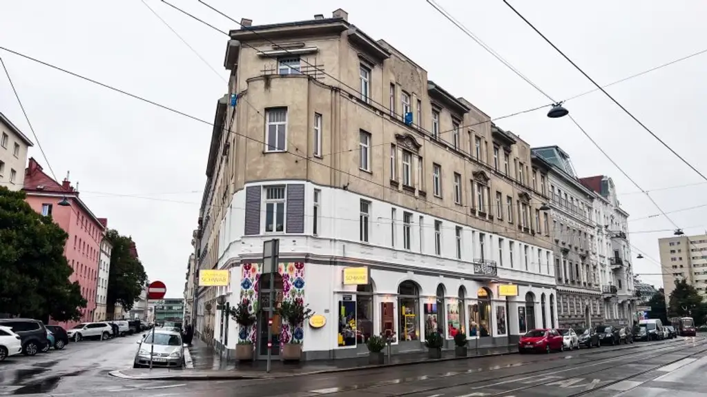 3-ZIMMER-ALTBAU MIT BALKON - SANIERUNGSBEDÜRFTIG IN TOP LAGE!