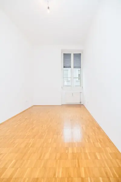 WOHNEN AM PARKRAND I BALKON I WG-TAUGLICH I RUHIG I BADEWANNE I AB SOFORT I PROJEKT WOHNEN I