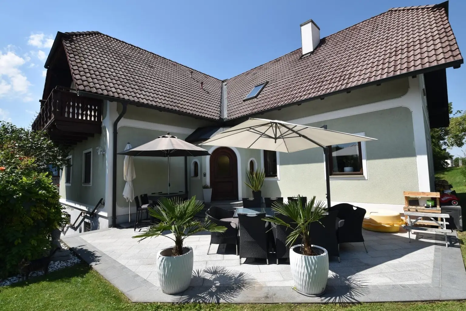 Großzügiges Wohnhaus mit zwei Wohneinheiten